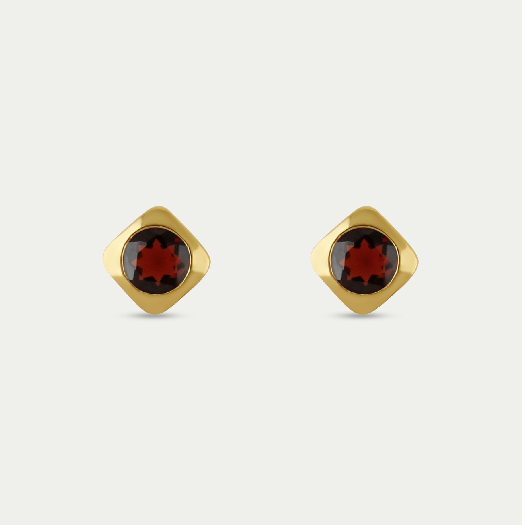 Deco Studs Gold - Garnet