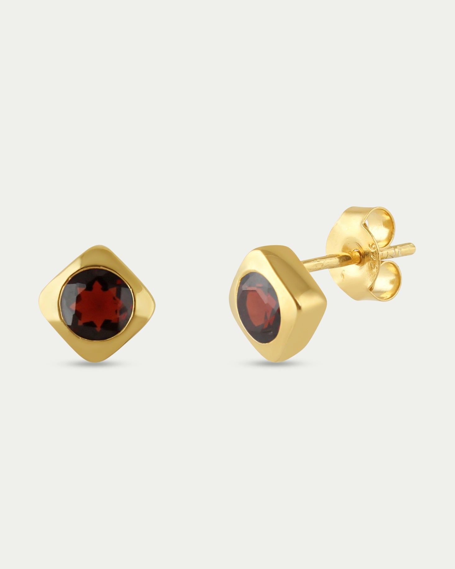 Deco Studs Gold - Garnet