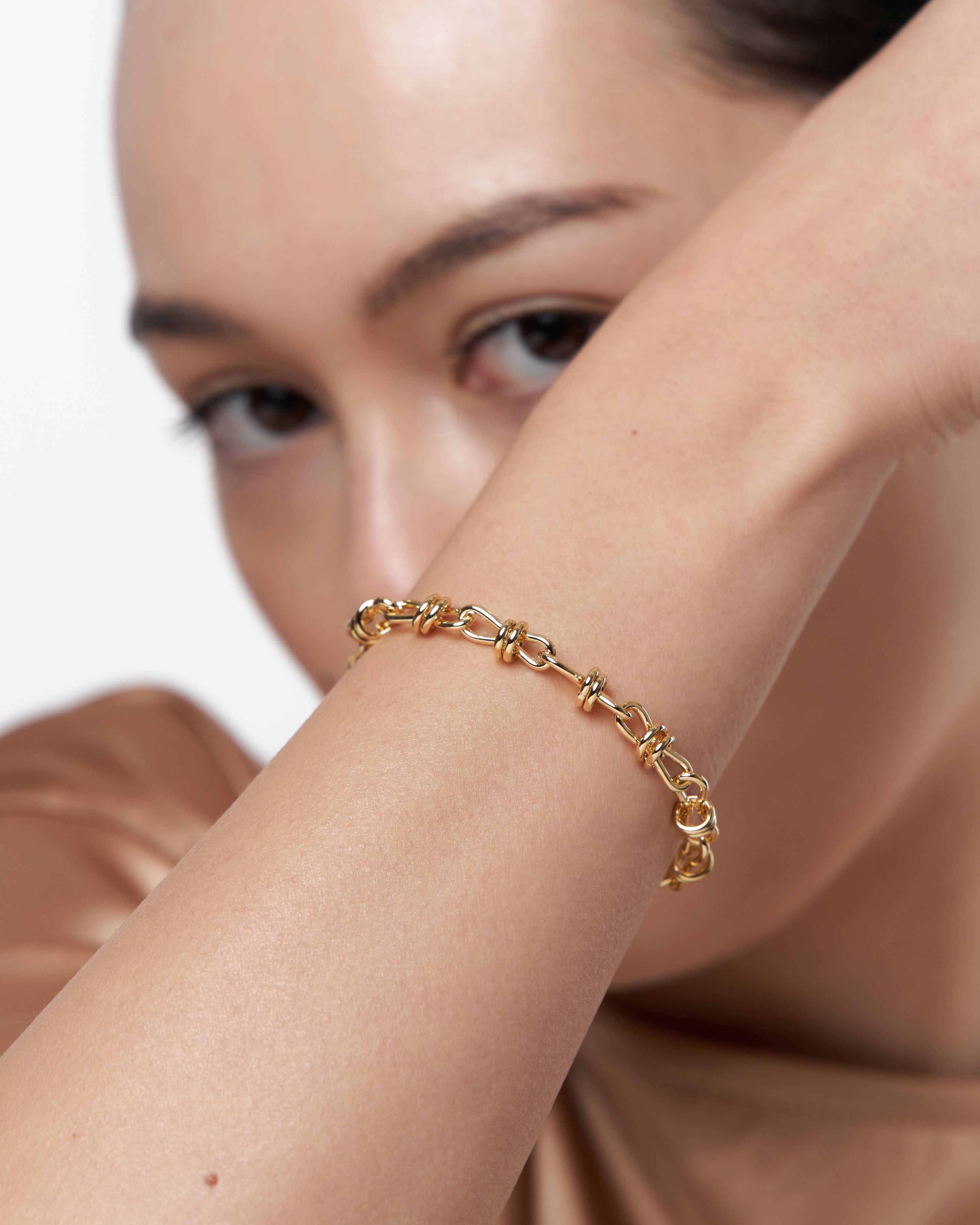 Tyla Love knot Bracelet Gold